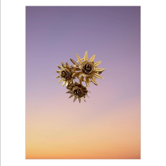 Lovely triple rosebud brooch. Vintage Brooks signed on back. m - Picture 3 of 6